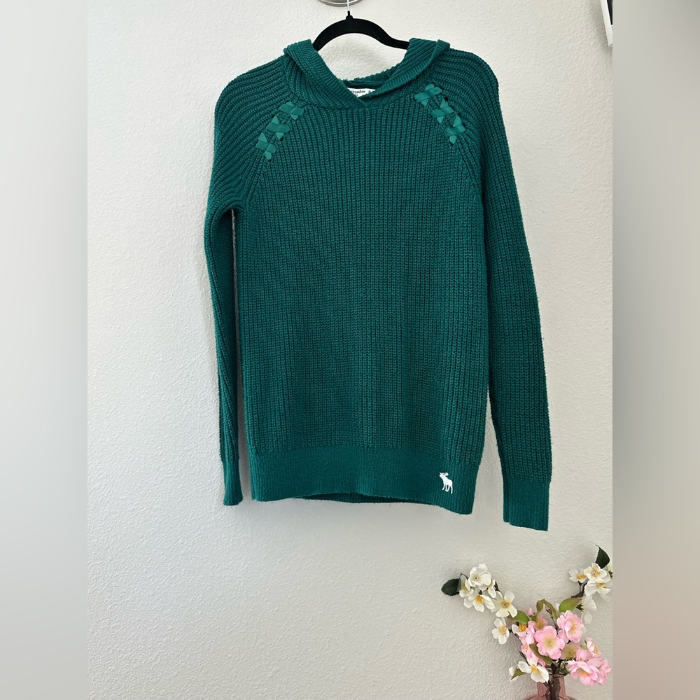 HOLLISTER SWEATER